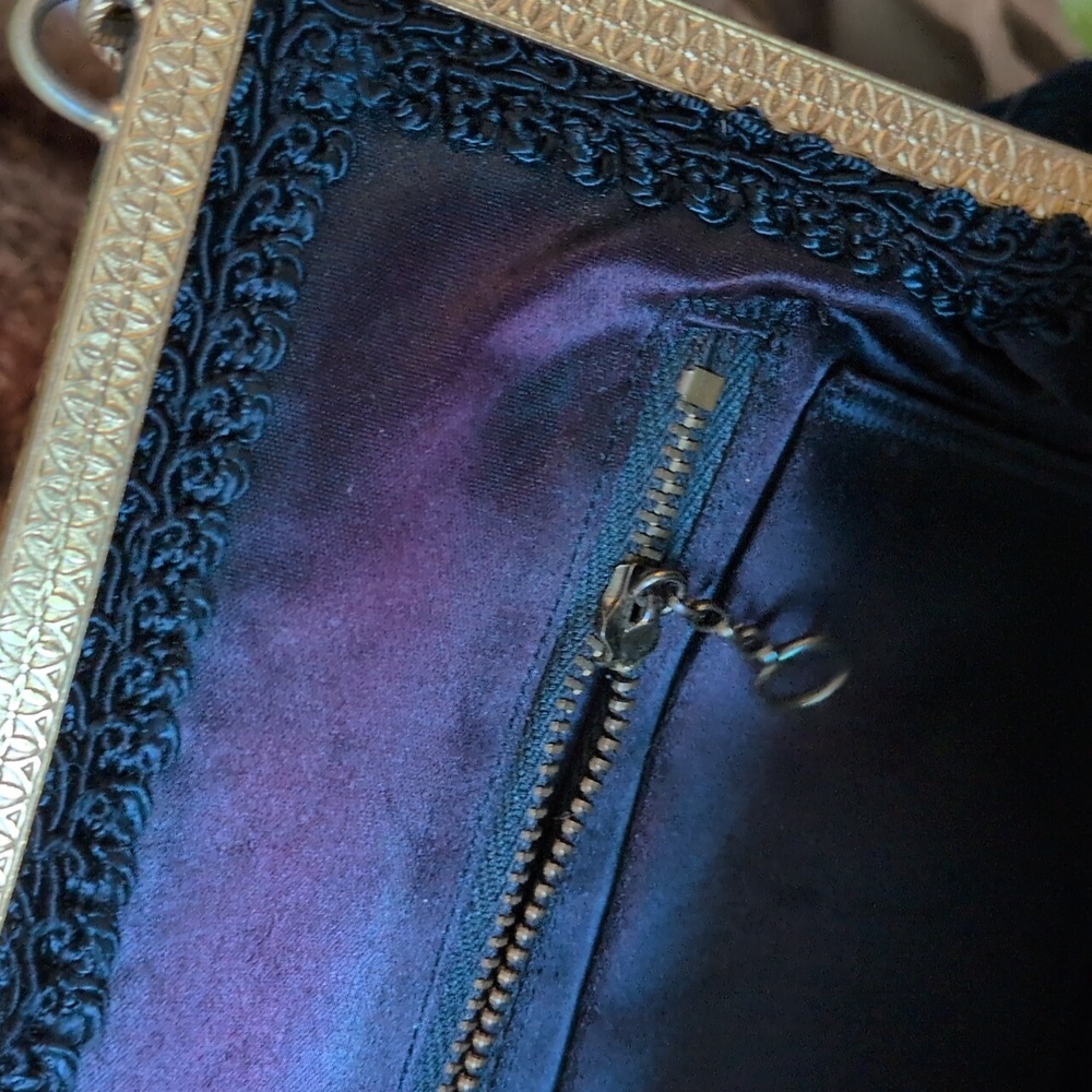 Hand worked vintage needlepoint bag. - Picture 9 of 14